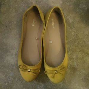 yellow flats size 9